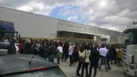 Whirlpool, la protesta dei lavoratori di Caserta: rimosso blocco su A1