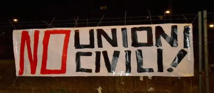 Striscioni NO UNIONI CIVILI a Reggio