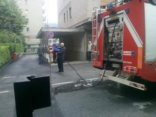 Principio di incendio in centro ad Aosta, traffico in tilt nel tardo pomeriggio