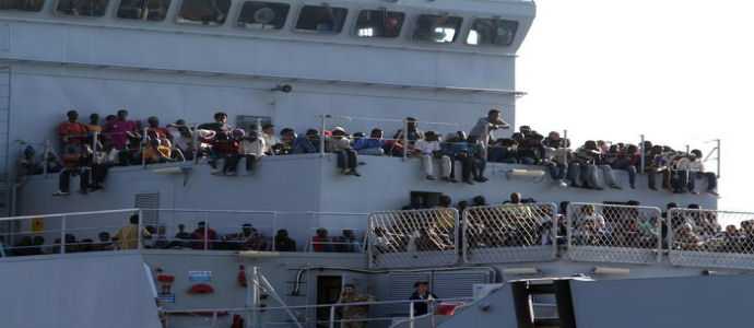 Immigrati: Marina militare soccorsi in week end oltre 2000 persone