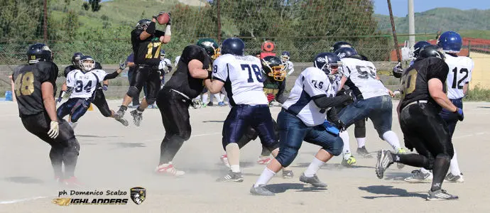 Fidaf: Gli Highlanders Catanzaro lasciano a secco i Napoli 82ers e volano primi verso i playoff