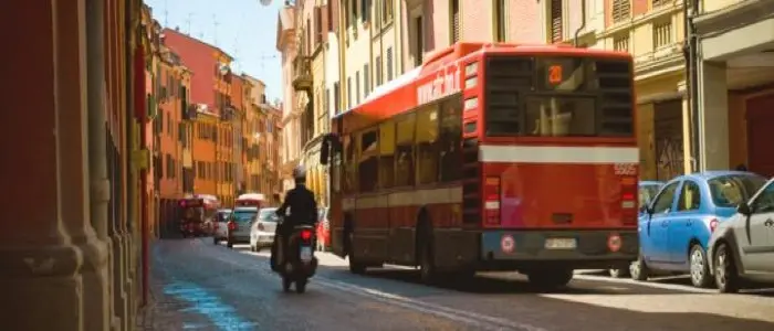 Bologna, ragazza marocchina insultata ed aggredita da un autista di linea