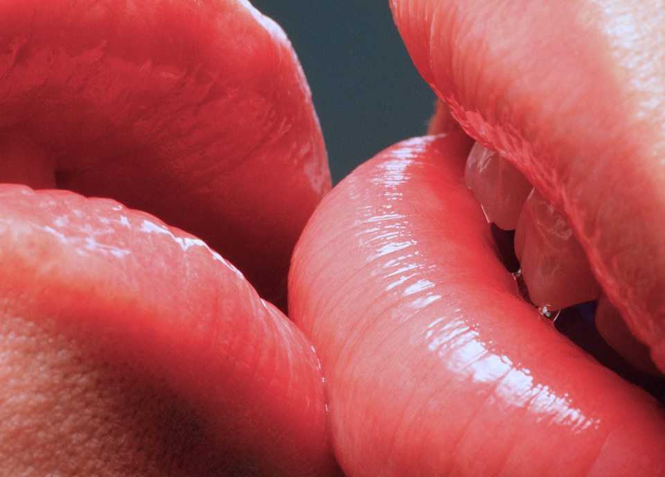 Fullips, una pericolosa tendenza beauty che gonfia le labbra