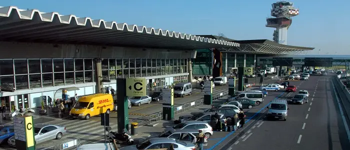 Roma, denunciato servizio taxi abusivo per stranieri