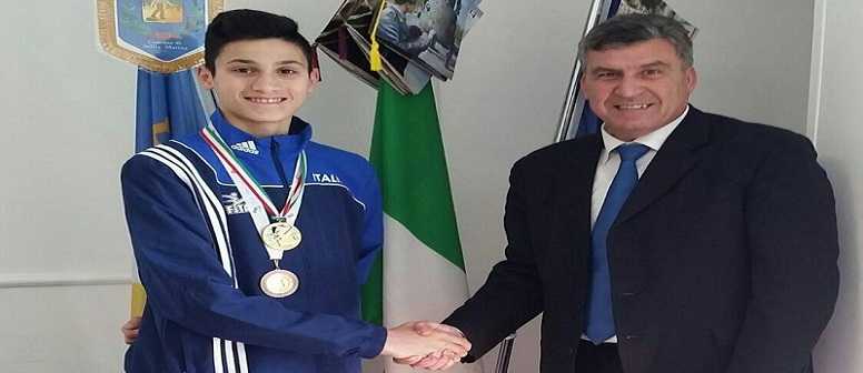 Sellia Marina (CZ), le congratulazioni del sindaco Mauro al campione di Taekwondo Simone Alessio
