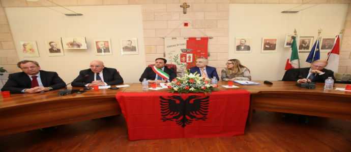 Oliverio a Santa Sofia d'Epiro con il presidente del Parlamento dell'Albania