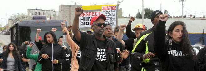 Baltimora, afroamericano muore dopo arresto: riesplodono le proteste negli Stati Uniti