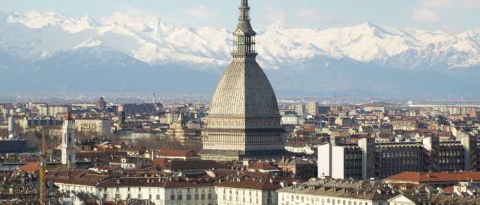 Grande attesa a Torino per l'ostensione della Sacra Sindone. Evento blindatissimo