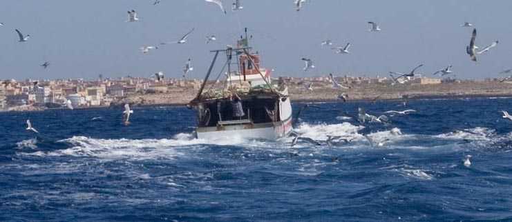 Libia: peschereccio siciliano portato in salvo dalla Marina