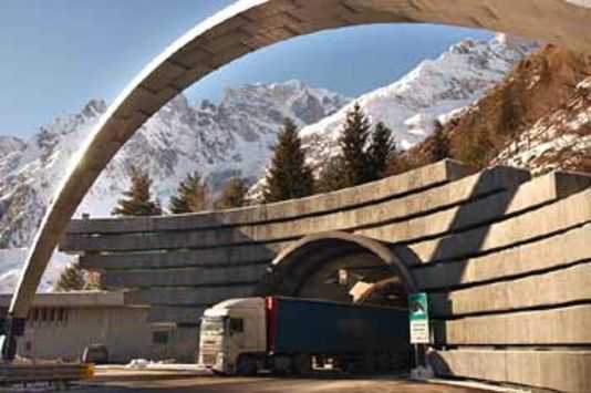 Traforo del Monte Bianco, interrotta la circolazione nella notte tra giovedì e venerdì