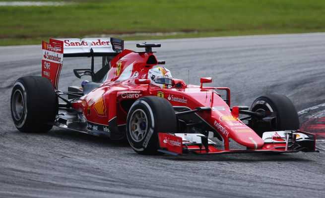 Formula 1, in Cina le Mercedes partiranno dalla prima fila. Terzo Vettel e sesto Raikkonen