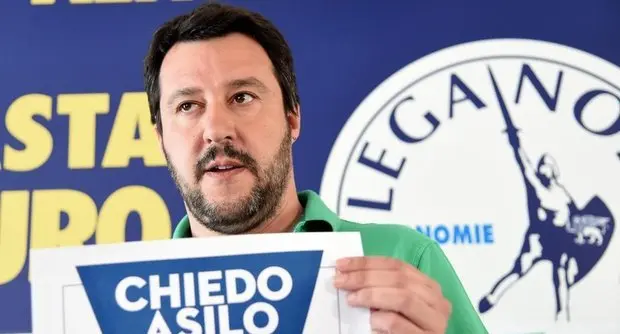 Salvini e le frasi contro i rom: «Facebook mi ha sospeso perché ho usato la parola zingari»