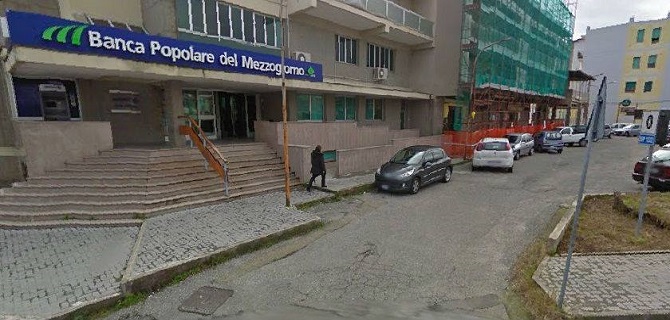 Davoli, rapina in banca da 70 mila euro