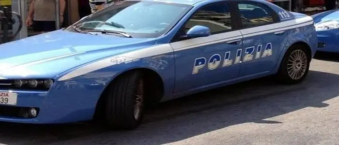 Napoli: arrestato pusher, folla aggredisce poliziotti