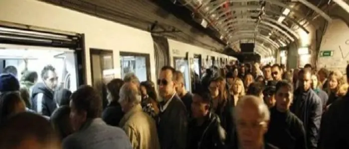 Roma, paura in metro: passeggeri bloccati e poi evacuati