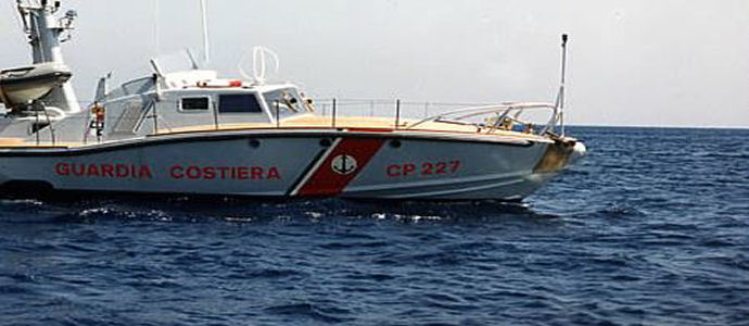 Immigrati: sbarco a Roccella Jonica, disincagliato peschereccio
