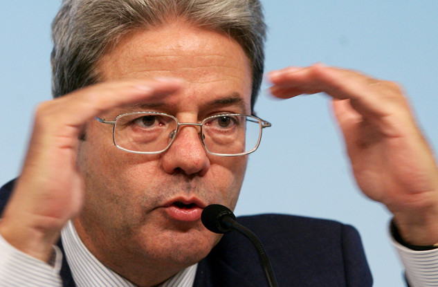 Terrorismo, il ministro Gentiloni: "L'intervento militare non è unica via possibile"