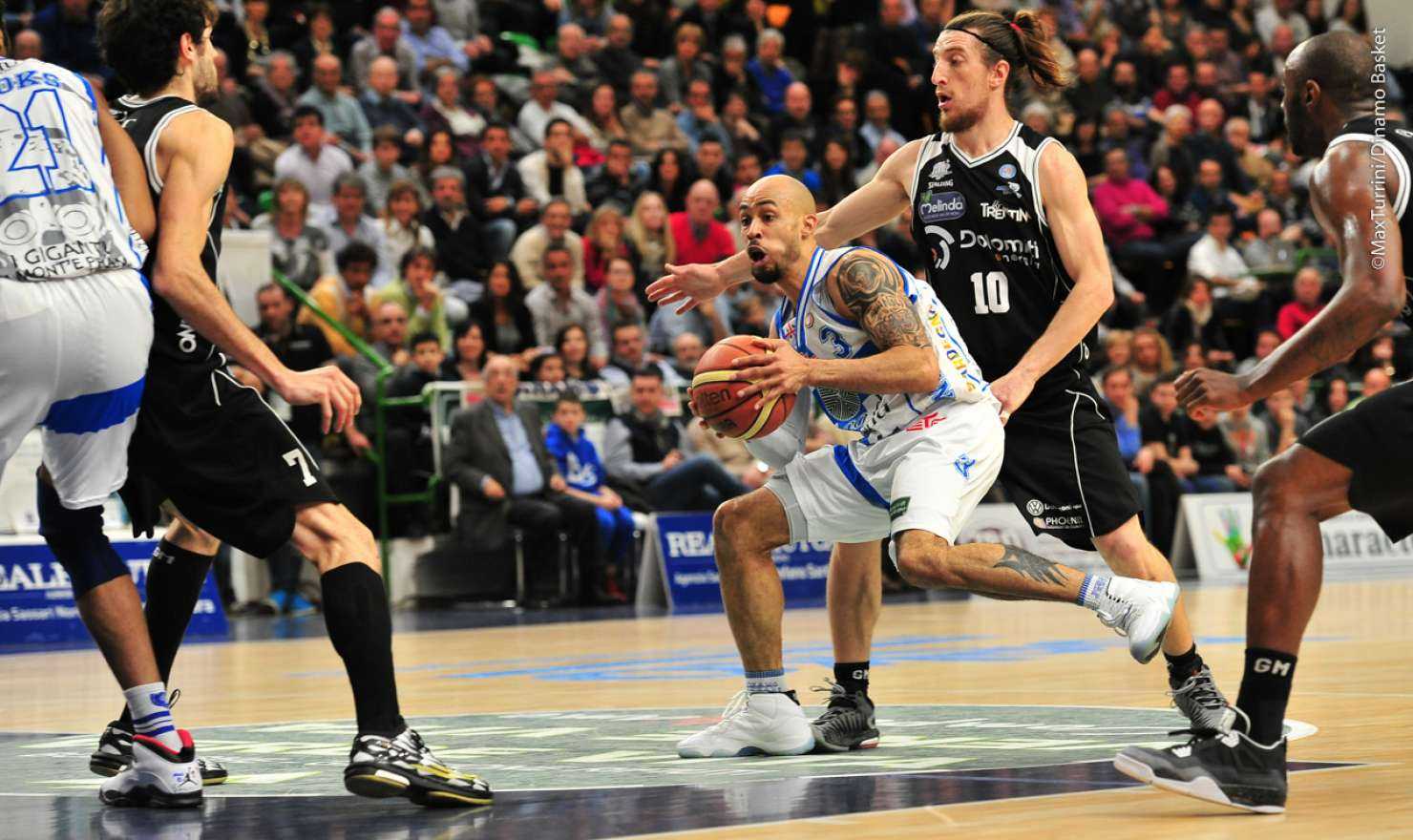 Basket, Dinamo Sassari sconfitta in casa dalla matricola Trento