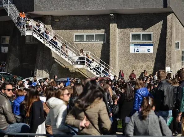 Nigurda cerca 25 infermieri: si presentano in 13.000