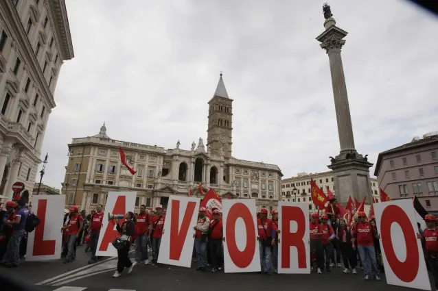 Istat, nuovo aumento della disoccupazione: tasso risale al 12,7%