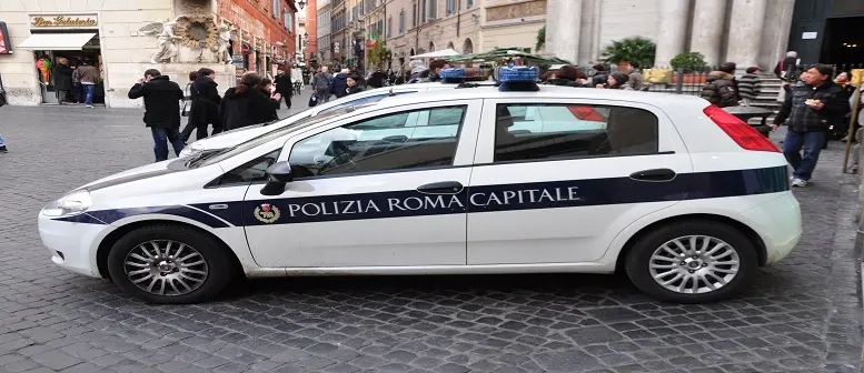 Roma. Inseguimento sul Lungotevere e per i vicoli del centro
