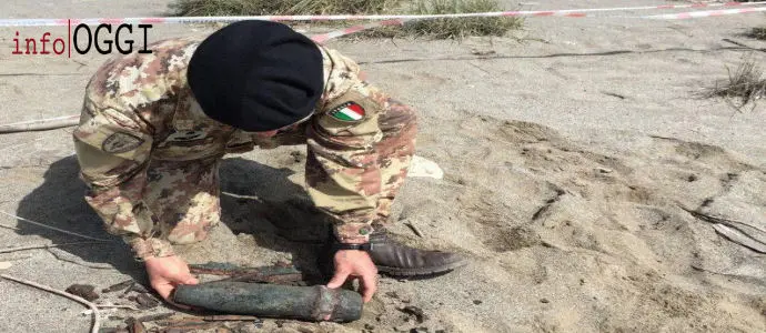 Il mare restituisce alcuni ordigni sulle coste calabre, intervento artificieri "Manes"