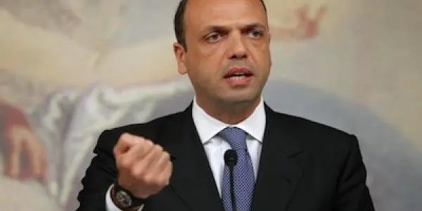 Immigrazione, Alfano: "aumentiamo le intercettazioni. Al momento non ci prove sui terroristi"