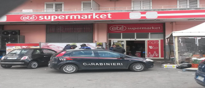 Napoli, arrestati due carabinieri di Mestre per rapina e sparatoria in un supermarket