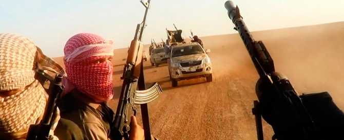 ISIS, in manette cellula di jihadisti: reclutavano aspiranti milizie tra Italia e Balcani