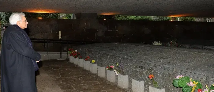 Fosse Ardeatine, il Presidente Mattarella vi torna per celebrare 71° anniversario eccidio