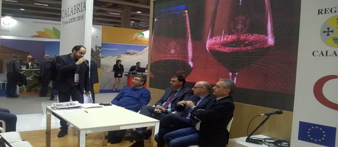 Il presidente Scalzo visita le cantine calabresi al Vinitaly di Verona