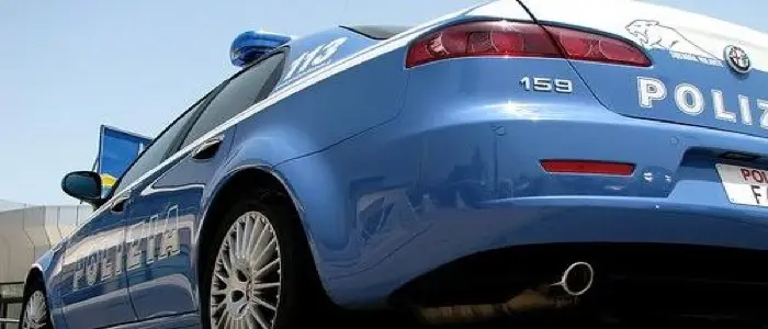 Roma, picchia la sua donna con calci e pugni nei giardini pubblici: arrestato