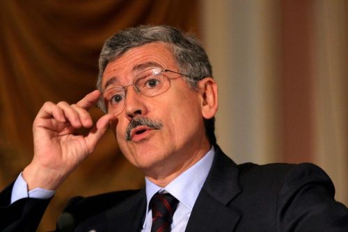 Pd, D'Alema attacca Renzi: «Partito gestito con arroganza»