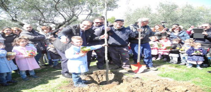 Enzo Bruno, alla manifestazione finale "Il mio amico albero" al parco della Biodiversita'