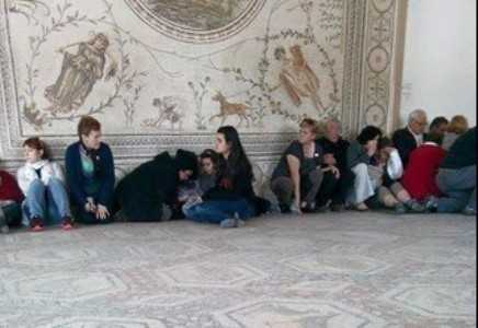Tunisia, attacco terroristico al museo del Bardo: due vittime italiane, bilancio ancora incerto