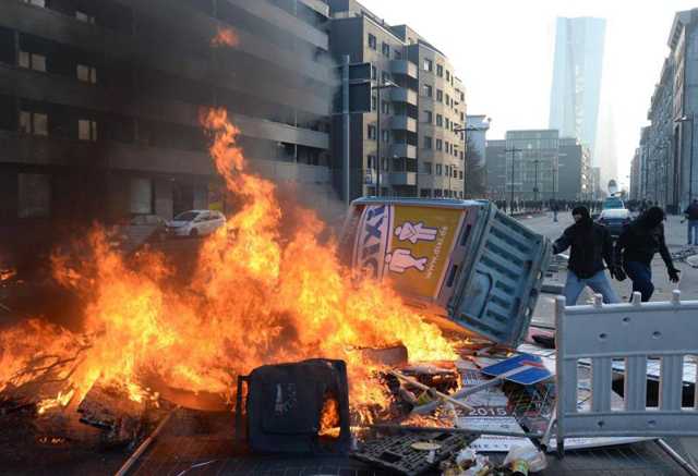 Bce: scontri e assalto alla nuova sede, 350 arresti