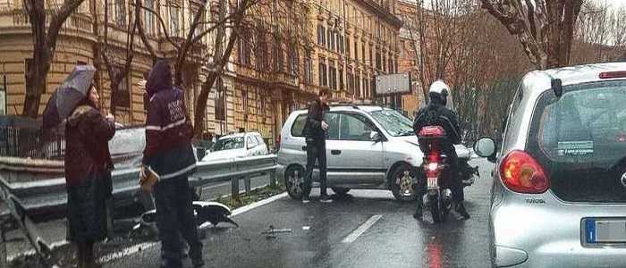 Incidente in Via del Muro Torto: traffico Roma paralizzato