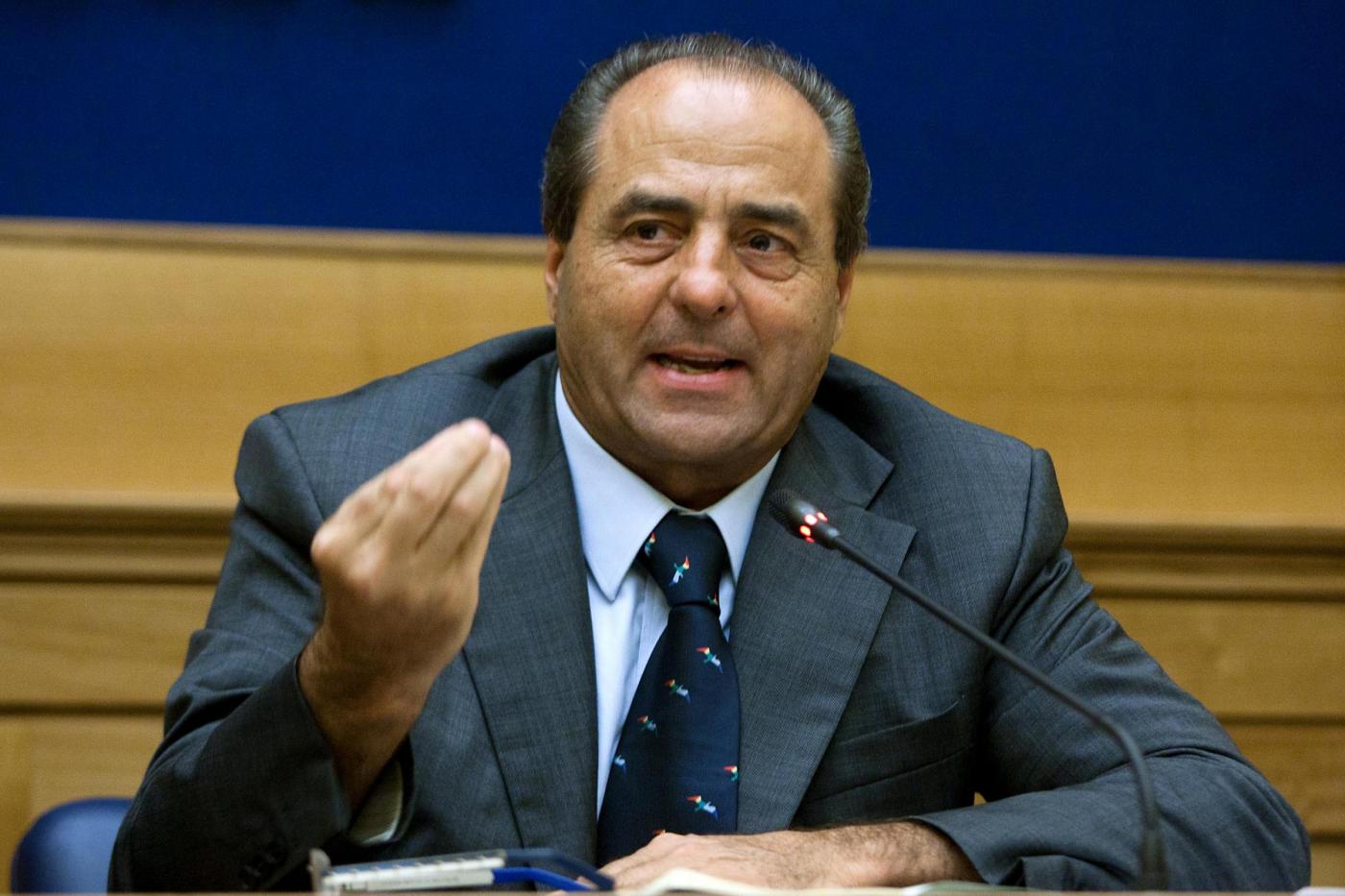 Milano, Di Pietro si candida sindaco: «Bene se il M5s ci appoggia»