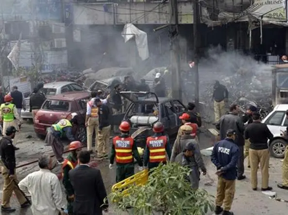 Pakistan, talebani attaccano due chiese: 14 morti e 78 feriti