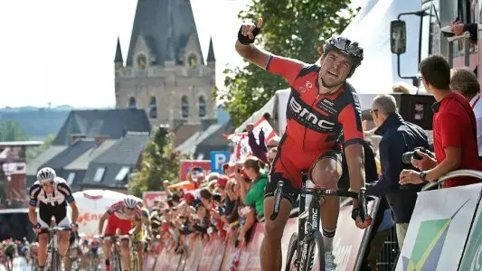Tirreno-Adriatico, Greg Van Avermaet  vince la terza tappa e "strappa" la maglia azzurra a Malori