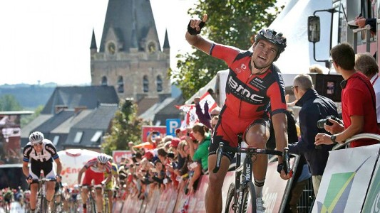 Tirreno-Adriatico, Greg Van Avermaet vince la terza tappa e "strappa" la maglia azzurra a Malori