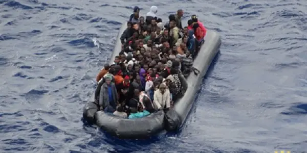 Gommone con migranti si ribalta nel Canale di Sicilia. Recuperati 10 cadaveri
