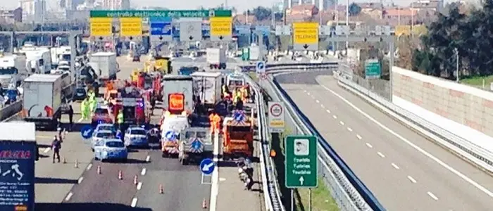 Incidente A4: camion contro bus studenti, 42 feriti, uno grave