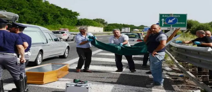 Incidenti lavoro: Cgil, chiarezza su morte operaio cantiere A/3