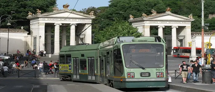 Roma: atti osceni dinanzi a studentesse, arrestato 51enne