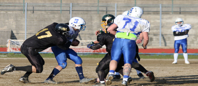 Football Americano: Successo degli Highlanders Catanzaro all'esordio contro gli Sharks Palermo