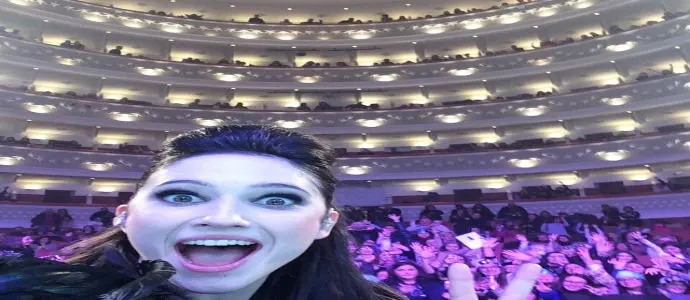 Trionfo annunciato per Lodovica Comello, star della serie tv violetta, al politeama di Catanzaro