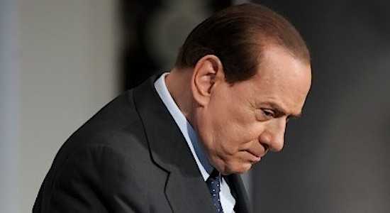 Berlusconi, frattura composta del malleolo: 20 giorni di riposo