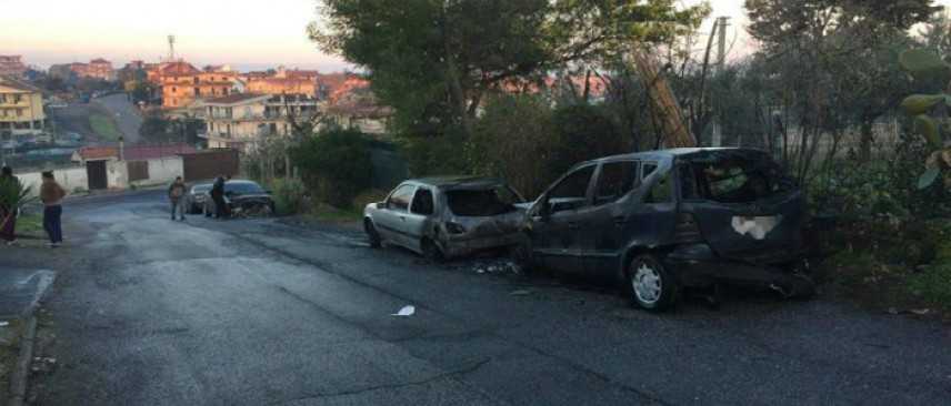 Borghesiana, sei auto in fiamme: si ipotizza incendio doloso
