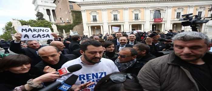 Roma, Lega e Casapound in piazza: Renzi "servo sciocco di Bruxelles". Da Bossi il no a neofascisti.